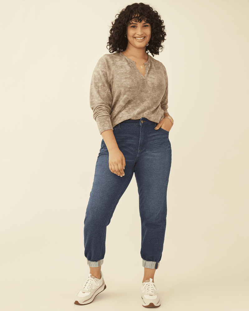 Plus size model with hourglass body shape wearing  by Meri Skye | Dia&Co | dia_product_style_image_id:177984
